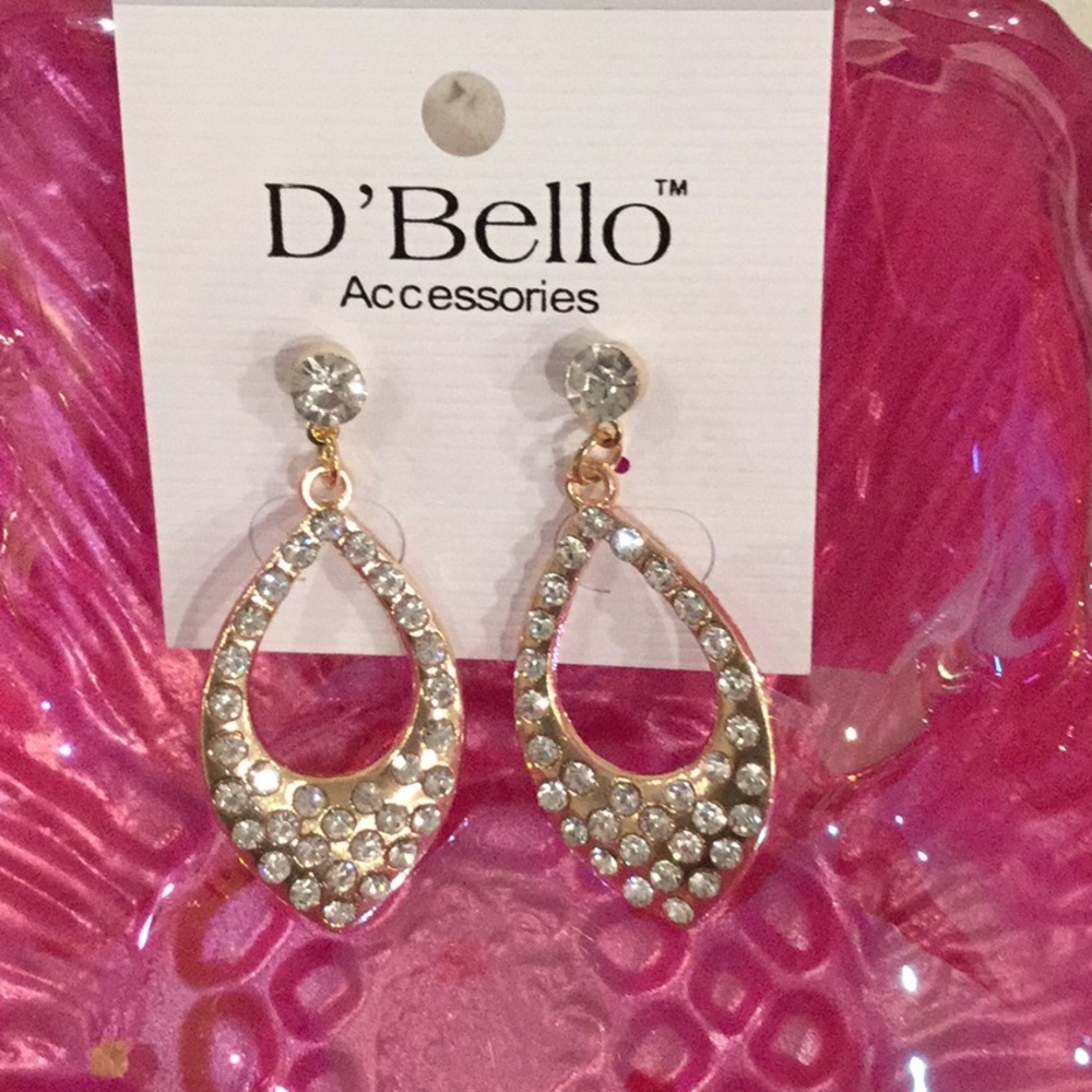 💃NWT So Fabulous Crystal / Goldtone Pierced Style Lightweight Hanging Earrings